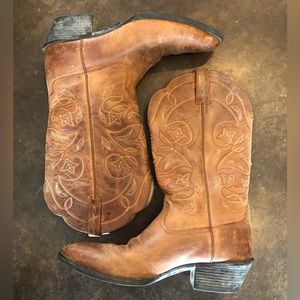 Ariat cowgirl boot 8.5